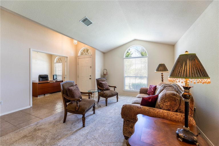 Photo 8 of 33 - 3216 Winding River Trl, Round Rock, TX 78681