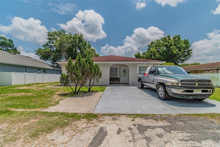 Photo 1 of 40 - 8107 N Lois Ave, Tampa, FL 33614