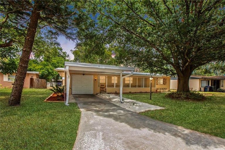 Photo 2 of 36 - 8301 Edie Way, Orlando, FL 32810