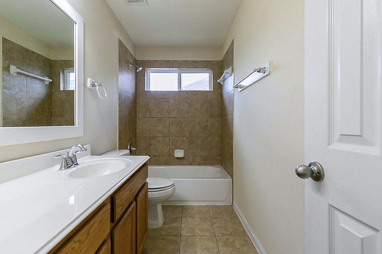 Photo 24 of 31 - 5703 Langham Dawn Ln, Houston, TX 77084