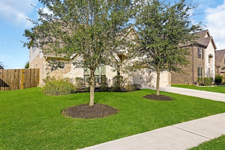 Photo 4 of 36 - 13444 Swift Creek Dr, Pearland, TX 77584