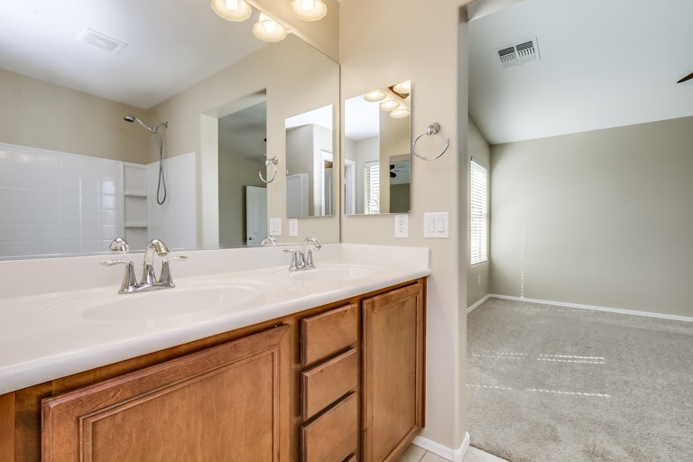 Photo 21 of 35 - 18549 W Vogel Ave, Goodyear, AZ 85338