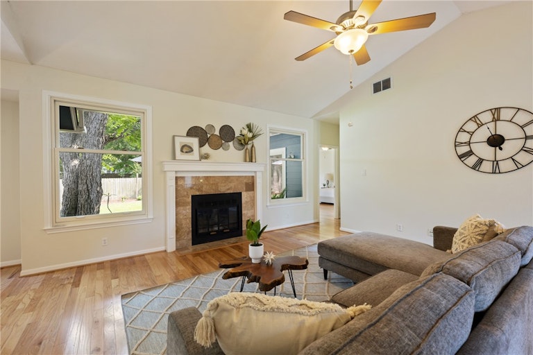 Photo 8 of 18 - 8907 Chester Forest St, Austin, TX 78729