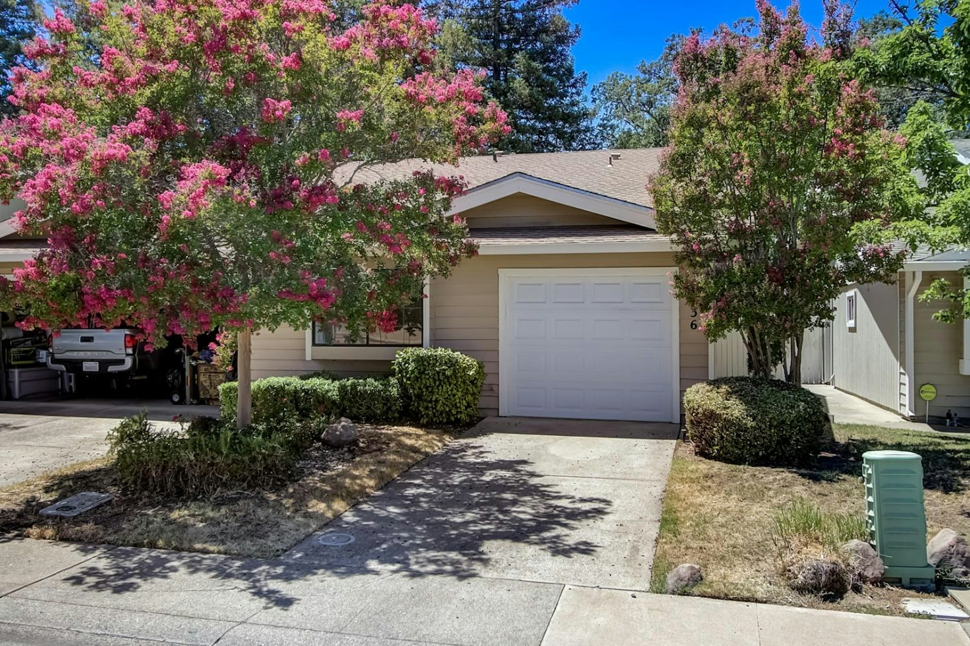 Photo 1 of 20 - 1136 Meadow Gate Dr, Roseville, CA 95661