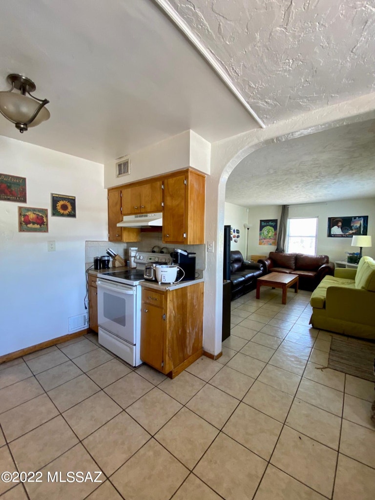 Photo 13 of 39 - 1000 E Alta Vista St, Tucson, AZ 85719