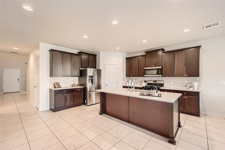 Photo 7 of 28 - 17108 Lathrop Ave, Pflugerville, TX 78660