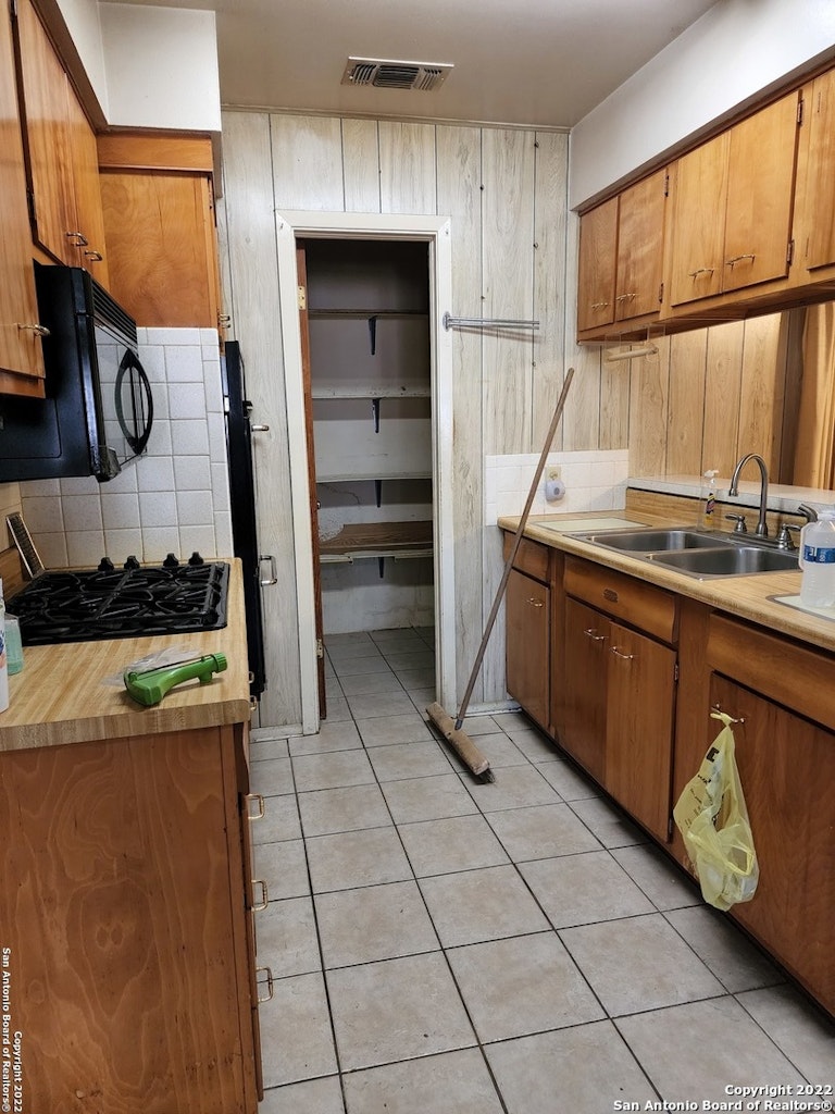 Photo 6 of 16 - 6538 Buena Vista St, San Antonio, TX 78237