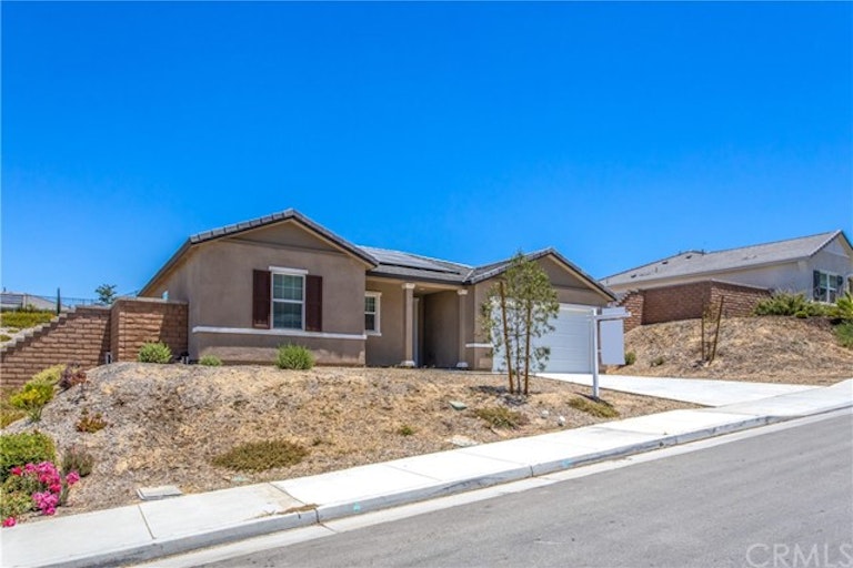 Photo 2 of 30 - 20852 Spring Mountain Rd, Riverside, CA 92507