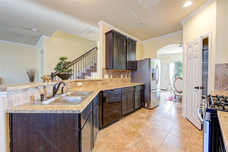 Photo 10 of 22 - 5647 Round Robin Dr, Katy, TX 77449