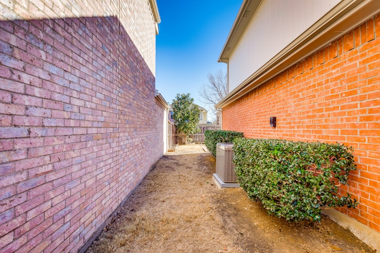 Photo 22 of 23 - 1707 Creekbend Dr, Lewisville, TX 75067