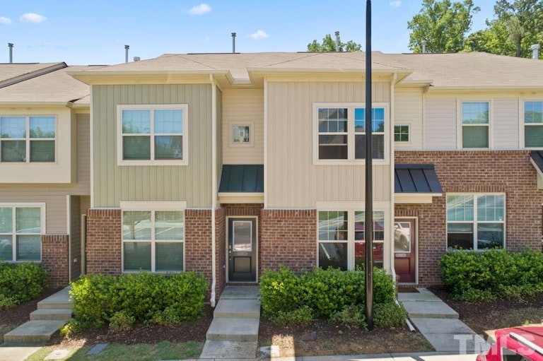 Photo 2 of 25 - 68 Intuition Cir, Durham, NC 27705