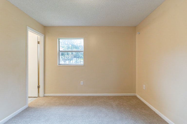 Photo 12 of 23 - 1559 S Oxalis Ave, Orlando, FL 32807