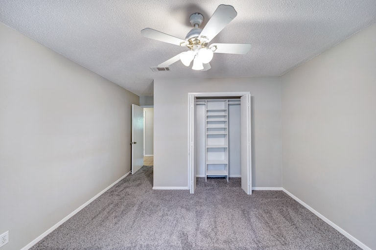 Photo 23 of 29 - 7344 Laurie Dr, Fort Worth, TX 76112