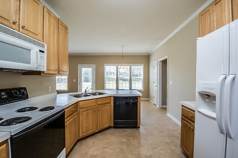 Photo 2 of 23 - 1208 Sunswept Cir, Raleigh, NC 27603