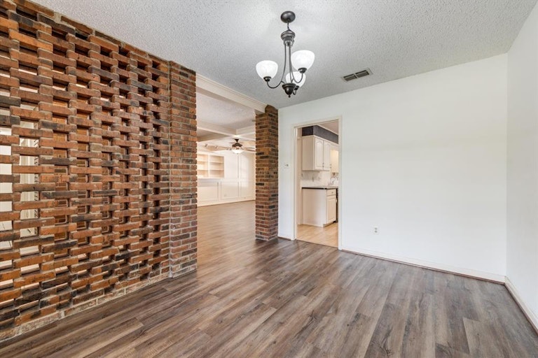 Photo 10 of 40 - 312 Greenbriar Ln, Colleyville, TX 76034