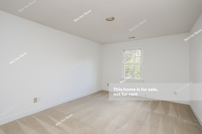 Photo 18 of 24 - 1716 Carrington Dr, Raleigh, NC 27615