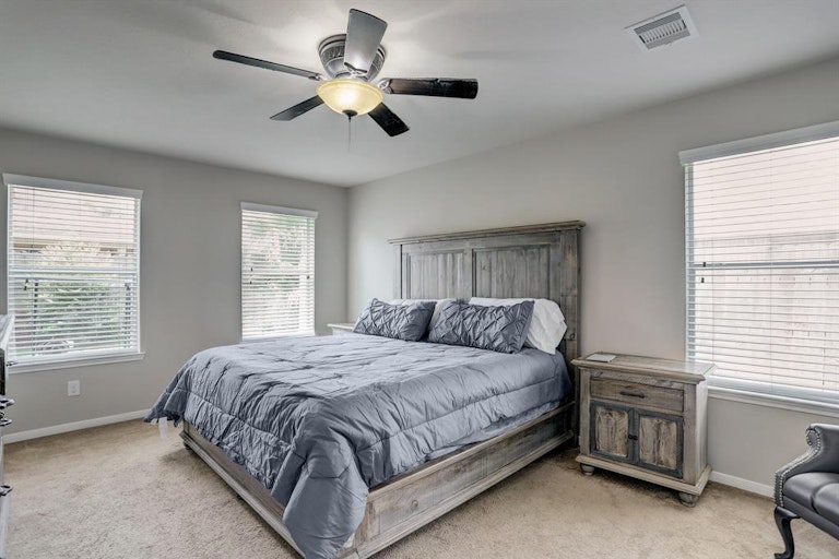 Photo 22 of 32 - 1910 Grandoak Dr, Pearland, TX 77581