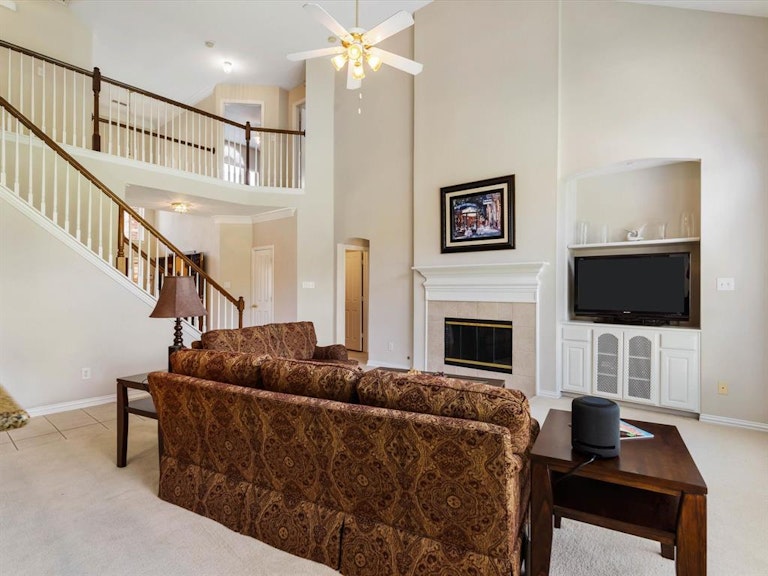 Photo 10 of 40 - 6916 Canyon Springs Rd, Fort Worth, TX 76132