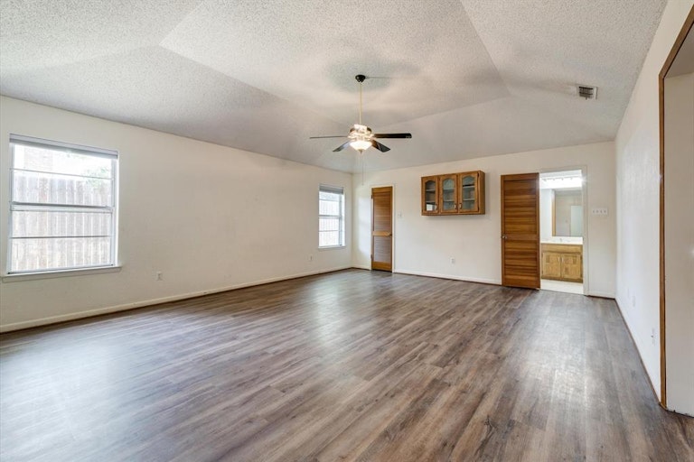 Photo 27 of 40 - 312 Greenbriar Ln, Colleyville, TX 76034
