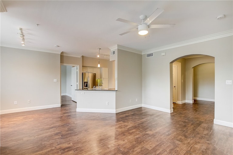 Photo 4 of 26 - 7701 Rialto Blvd #1225, Austin, TX 78735