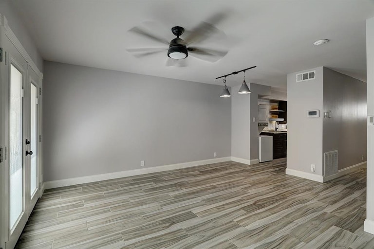 Photo 18 of 42 - 12643 Rip Van Winkle Dr, Houston, TX 77024