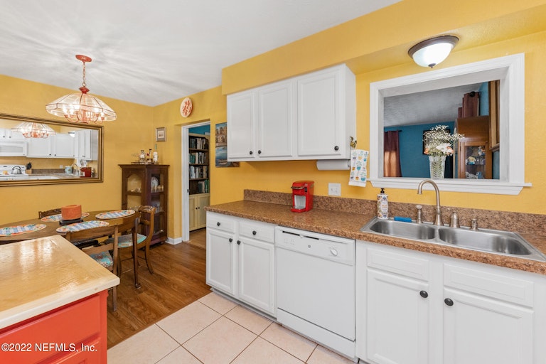 Photo 9 of 27 - 5804 Rover Dr, Jacksonville, FL 32244