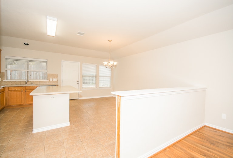 Photo 10 of 27 - 6076 Cedar Glen Dr, Grand Prairie, TX 75052
