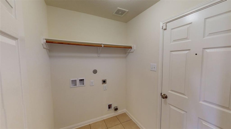 Photo 14 of 29 - 915 Marigold Rd, Baytown, TX 77521