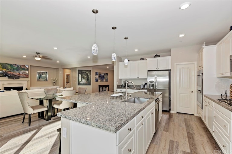 Photo 16 of 50 - 5120 Armendarez Ln, Fontana, CA 92336