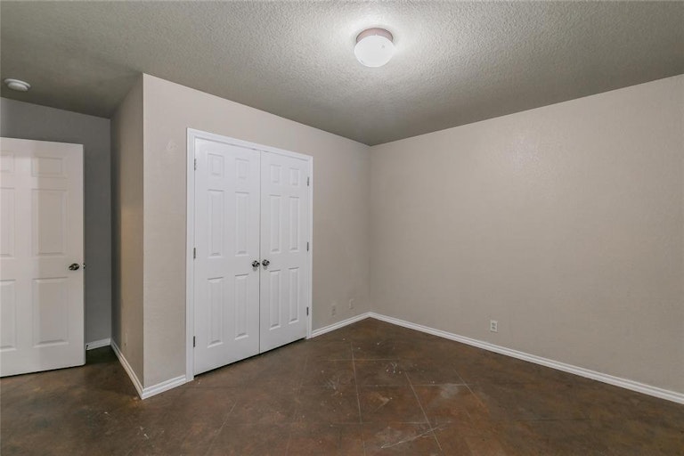 Photo 21 of 32 - 753 Stribling Cir, Azle, TX 76020