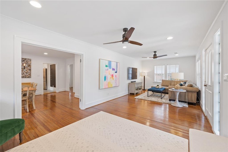 Photo 8 of 30 - 1031 W Melwood St, Houston, TX 77009