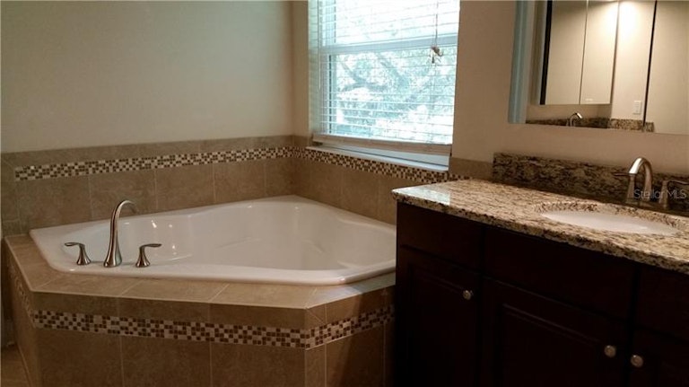 Photo 16 of 25 - 1229 Hillandale Reserve Dr, Tampa, FL 33613