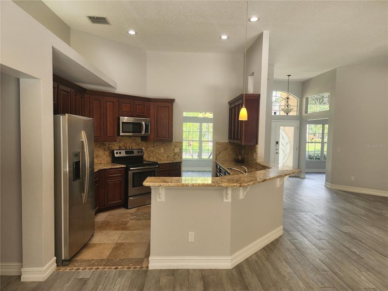 Photo 3 of 41 - 10095 Brandon Cir, Orlando, FL 32836