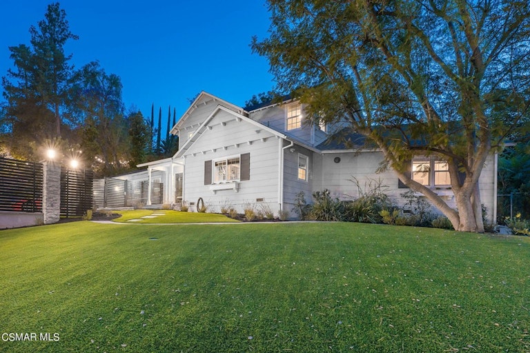 Photo 6 of 60 - 4641 Caritina Dr, Tarzana, CA 91356