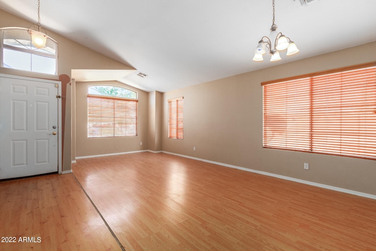 Photo 4 of 29 - 8227 W Apache St, Phoenix, AZ 85043