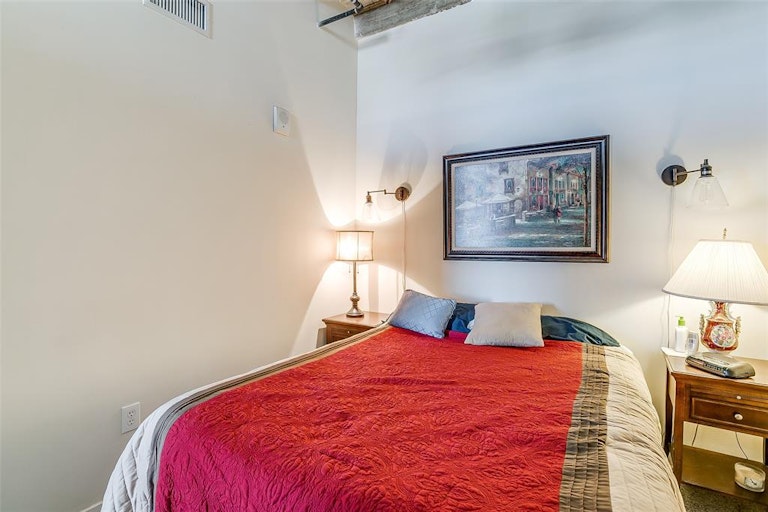 Photo 16 of 30 - 221 W Lancaster Ave #7010, Fort Worth, TX 76102