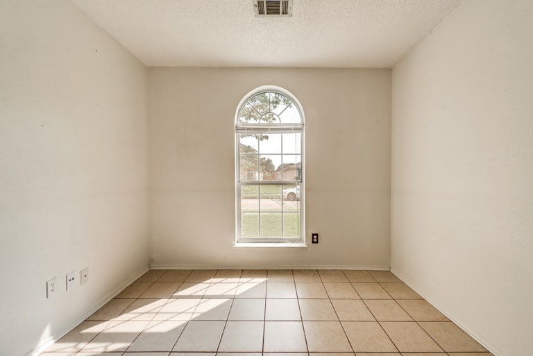 Photo 25 of 29 - 2736 Hidden Springs Dr, Mesquite, TX 75181