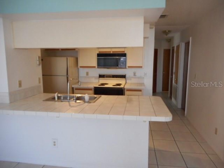 Photo 3 of 14 - 5013 Laguna Bay Cir #82, Kissimmee, FL 34746