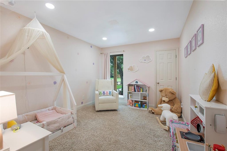 Photo 17 of 32 - 12 Monterey Dr, Roanoke, TX 76262
