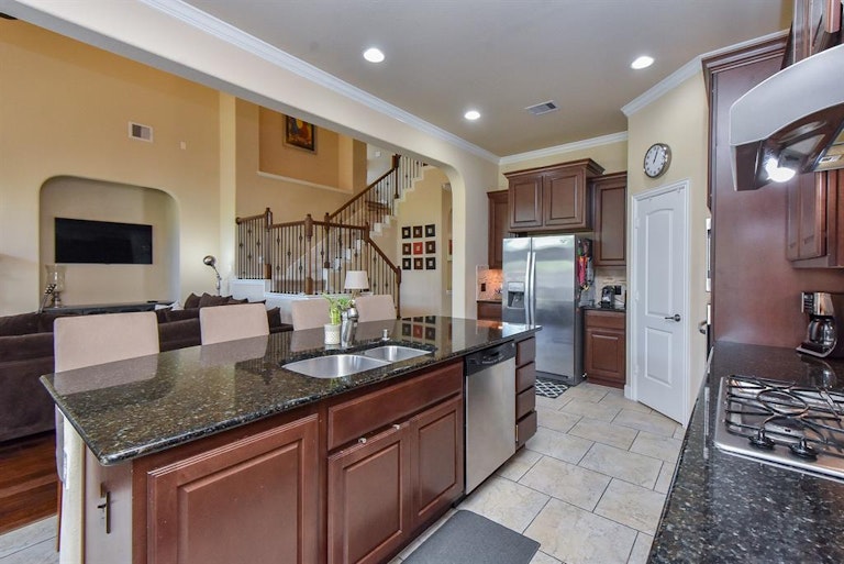 Photo 12 of 32 - 99 N Bacopa Dr, Spring, TX 77389