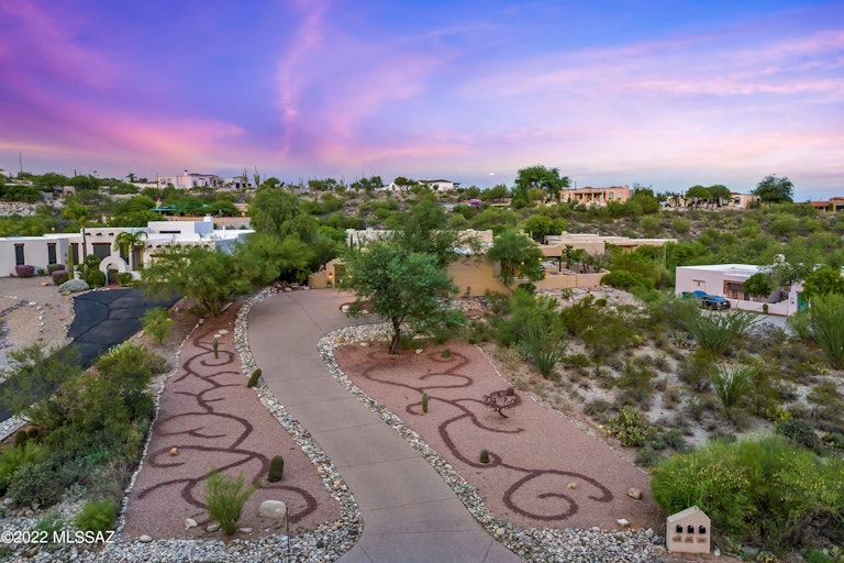 Photo 2 of 50 - 7124 N Camino Sin Vacas, Tucson, AZ 85718