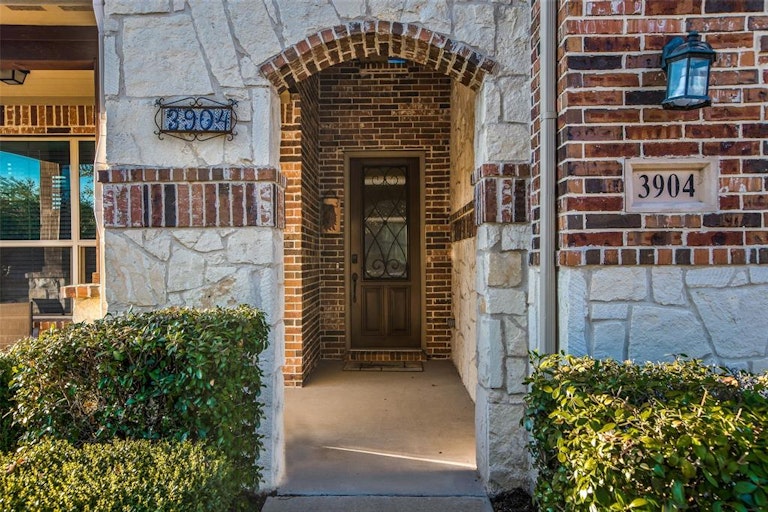 Photo 2 of 25 - 3904 Edward Dr, McKinney, TX 75071