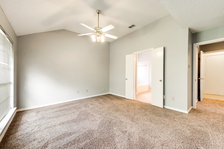 Photo 22 of 28 - 4701 Bracken Dr, Fort Worth, TX 76137