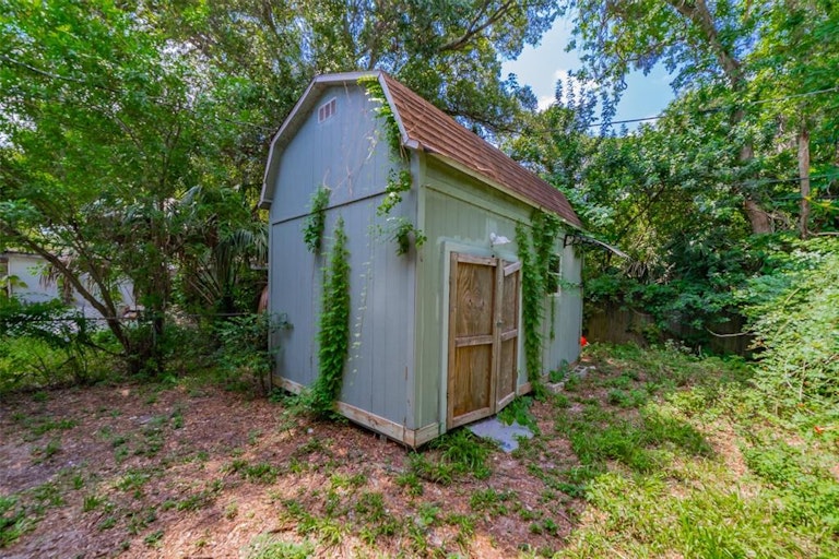 Photo 5 of 51 - 6704 50th Ave N, Saint Petersburg, FL 33709