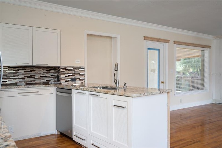 Photo 3 of 30 - 441 E Minnesota Ave, Orange City, FL 32763