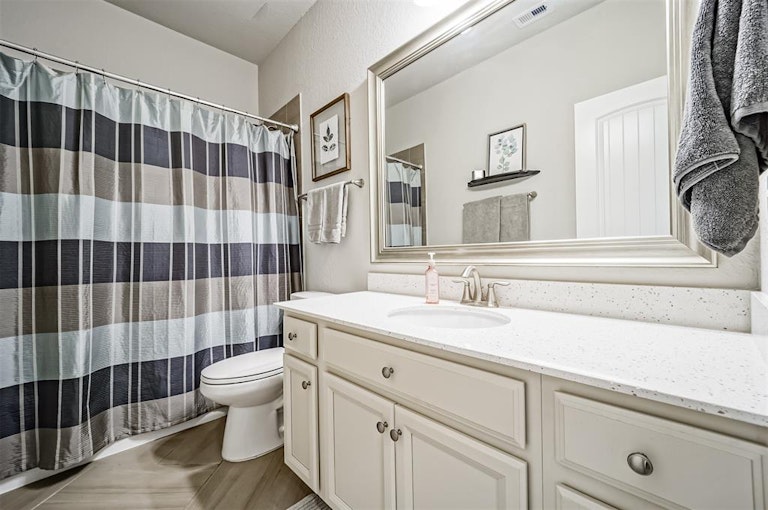 Photo 22 of 27 - 408 Beken Cove Ln, La Porte, TX 77571