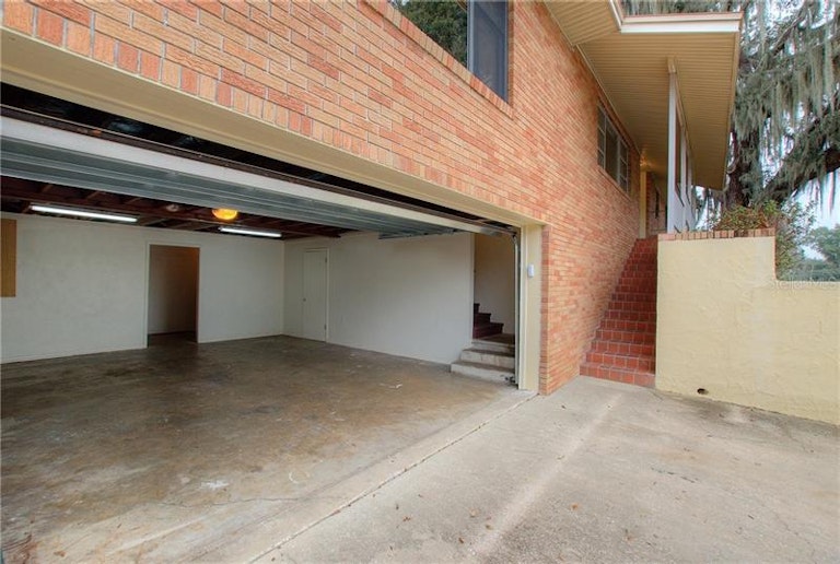 Photo 2 of 25 - 630 Candyce Ave, Lakeland, FL 33815