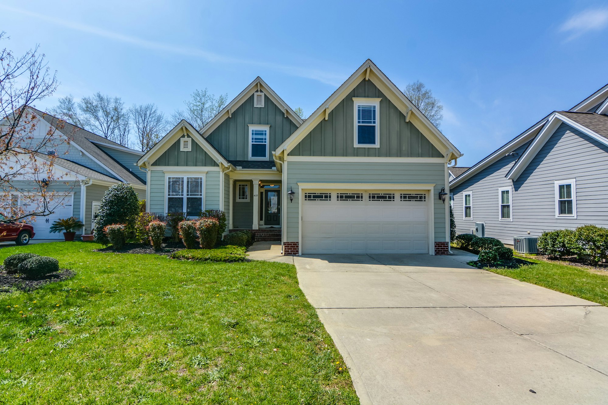 Photo 1 of 34 - 409 Beckwith Ave, Clayton, NC 27527