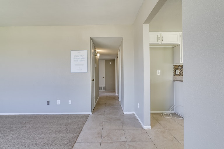 Photo 7 of 30 - 1407 W Wickieup Ln, Phoenix, AZ 85027