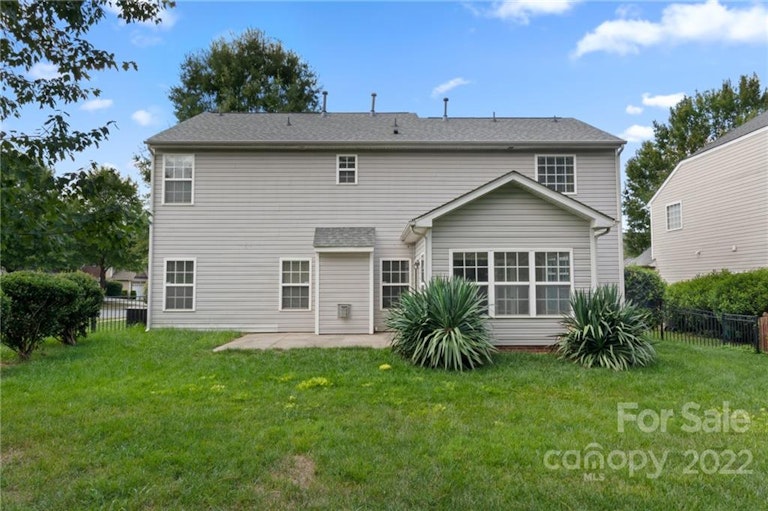 Photo 32 of 48 - 8725 Sedgeburn Dr, Charlotte, NC 28278